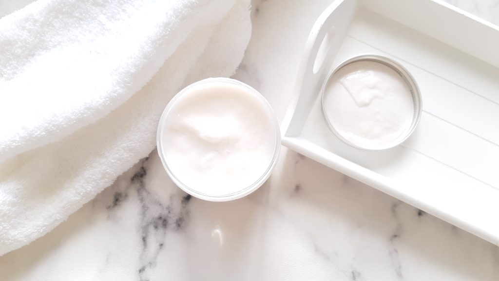 Crème, lait capillaire ou leave-in, quelle est la différence ? lait creme leave in quelle difference cheveux boucles afro