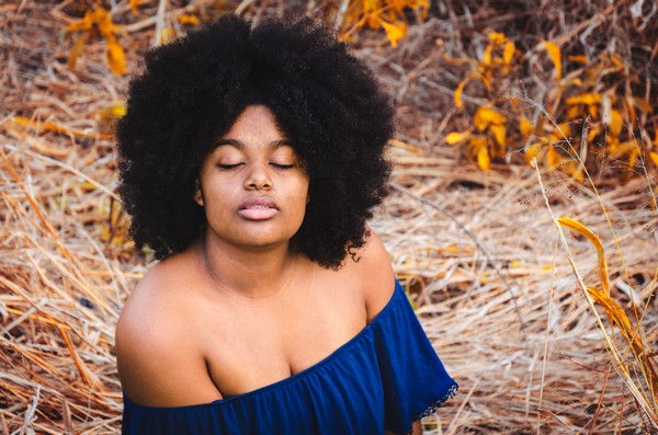 comment hydrater les cheveux crepus afro