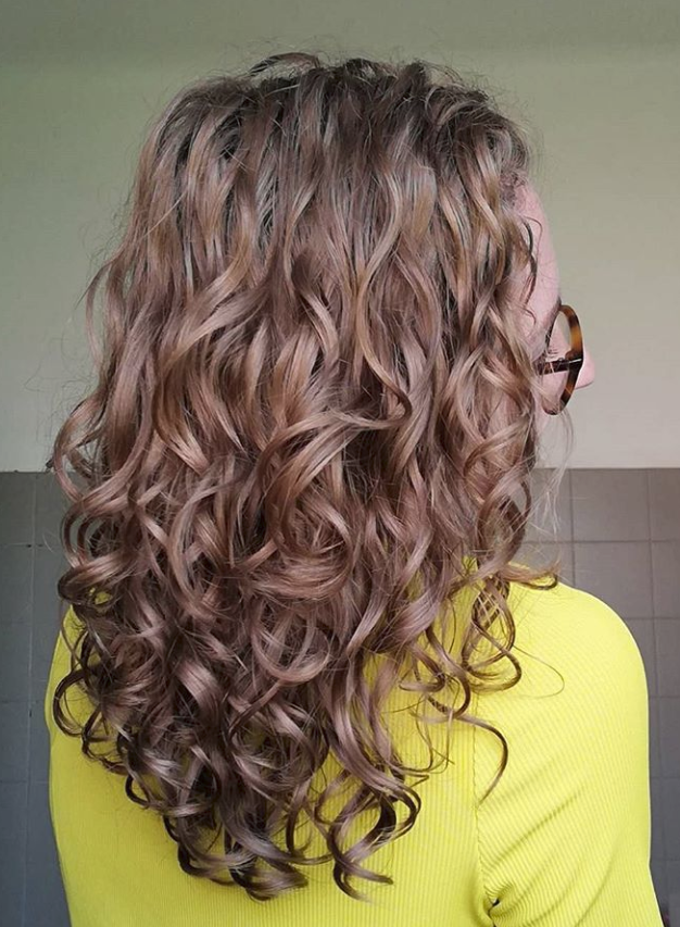 cheveux bouclés Ylanaé après Curls essentielle mag