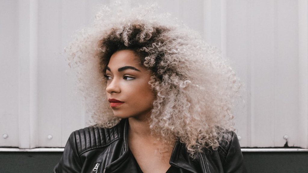 Les soins protéinés et les cheveux les soins protéines et les cheveux boucles crepus