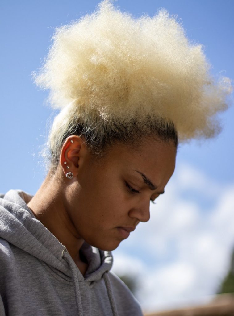 Quels soins pour les cheveux très poreux ? quels soins pour cheveux boucles crepus poreux forte porosite