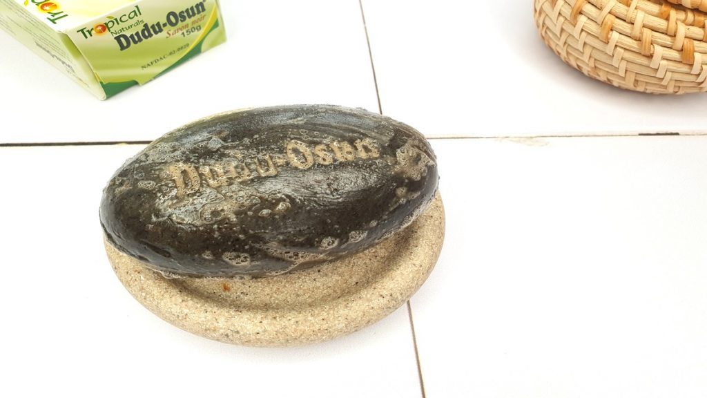 zoom sur le savon noir dudu osun soin detox anti tache