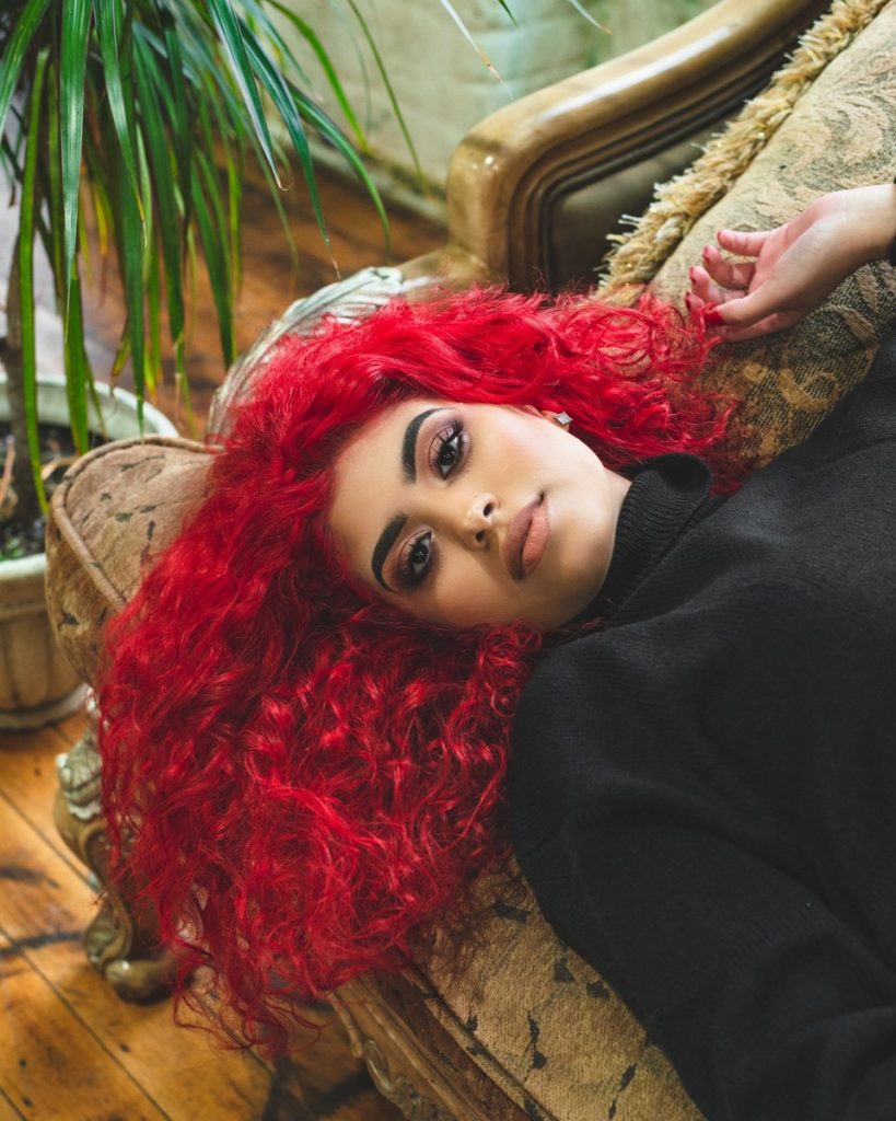 La coloration et les cheveux bouclés comment colorer naturellement cheveux boucles curls essentielle mag