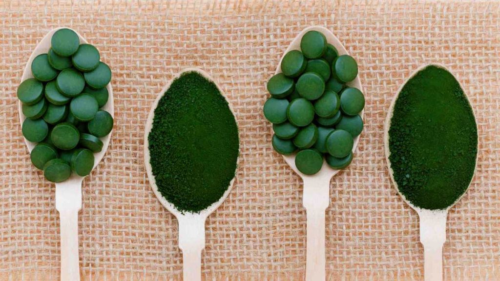 la spiruline et les cheveux curls essentielle