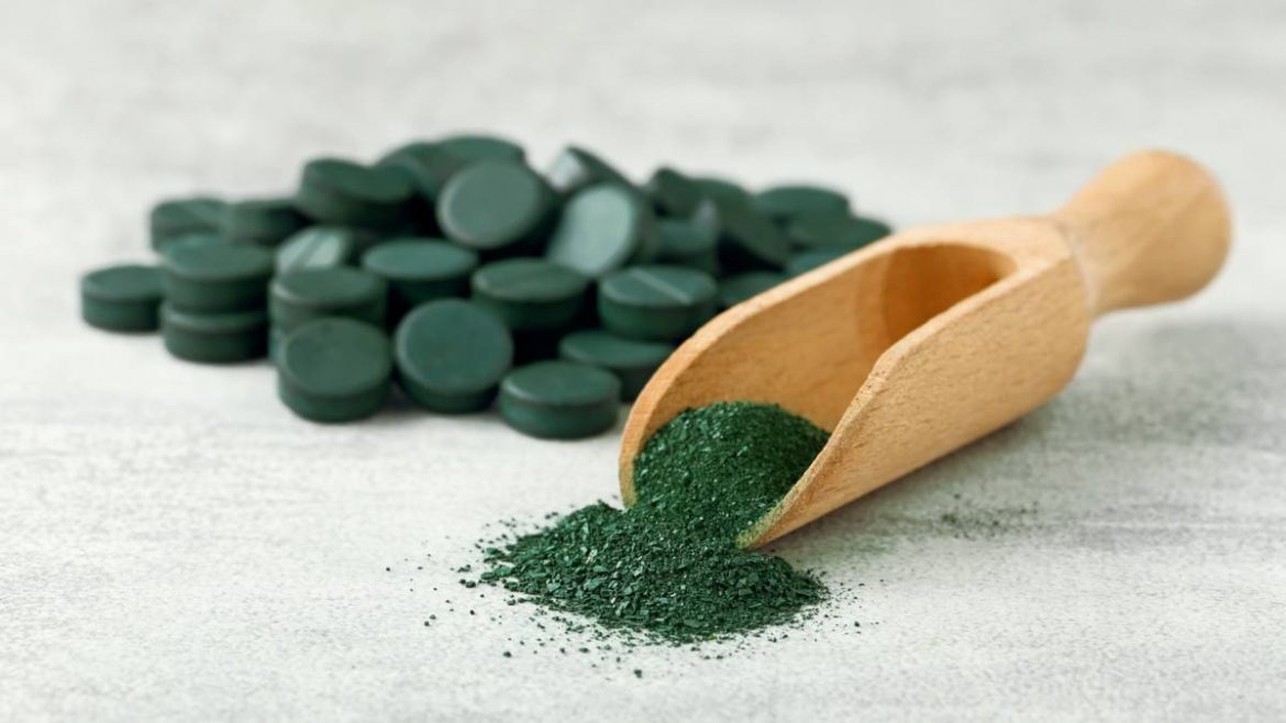 Le miracle de la spiruline sur les cheveux bouclés à crépus le miracle de la spiruline sur les cheveux curls essentielle