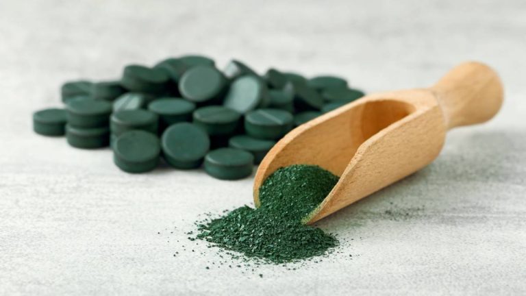 le miracle de la spiruline sur les cheveux curls essentielle