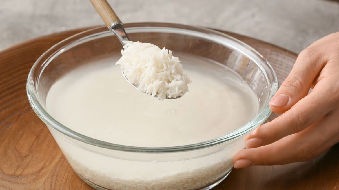Les secrets de l'eau de riz pour les cheveux bouclés à crépus | Curls